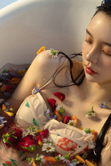 亚洲愉拍99热成人精品